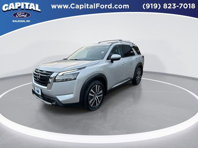 Used 2022 Nissan Pathfinder Platinum w/ Cargo Package AWD/4WD image 4