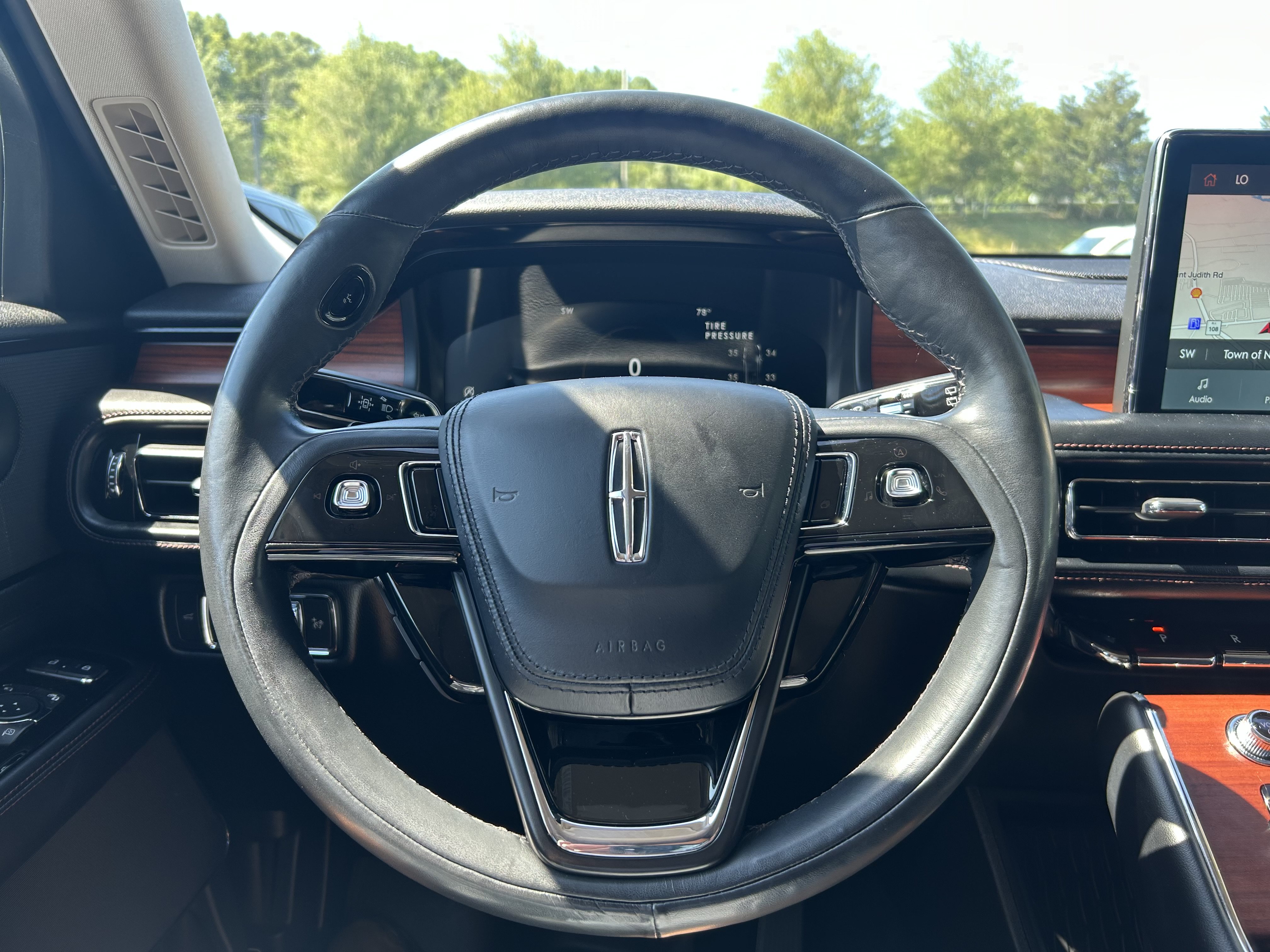 Used 2022 Lincoln Aviator Reserve w/ Elements Package Plus AWD/4WD image 13
