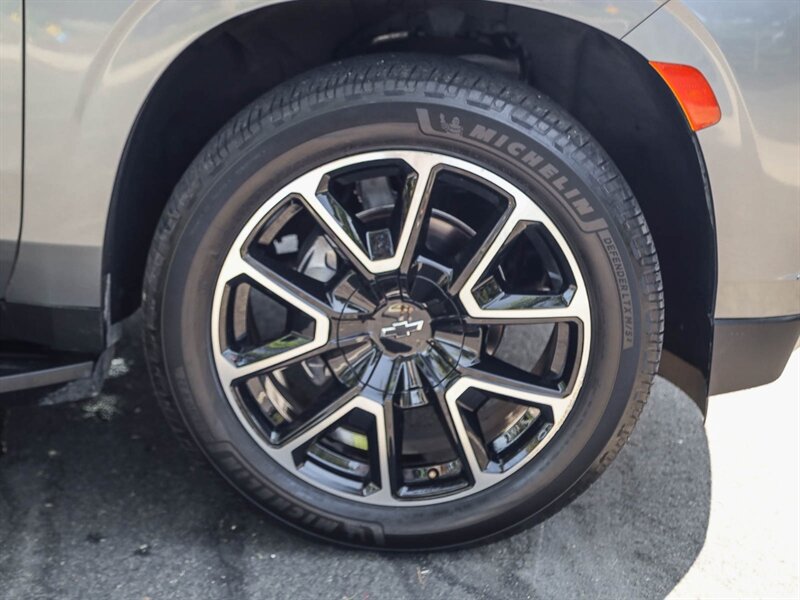 Used 2022 Chevrolet Tahoe RST w/ Luxury Package AWD/4WD image 12