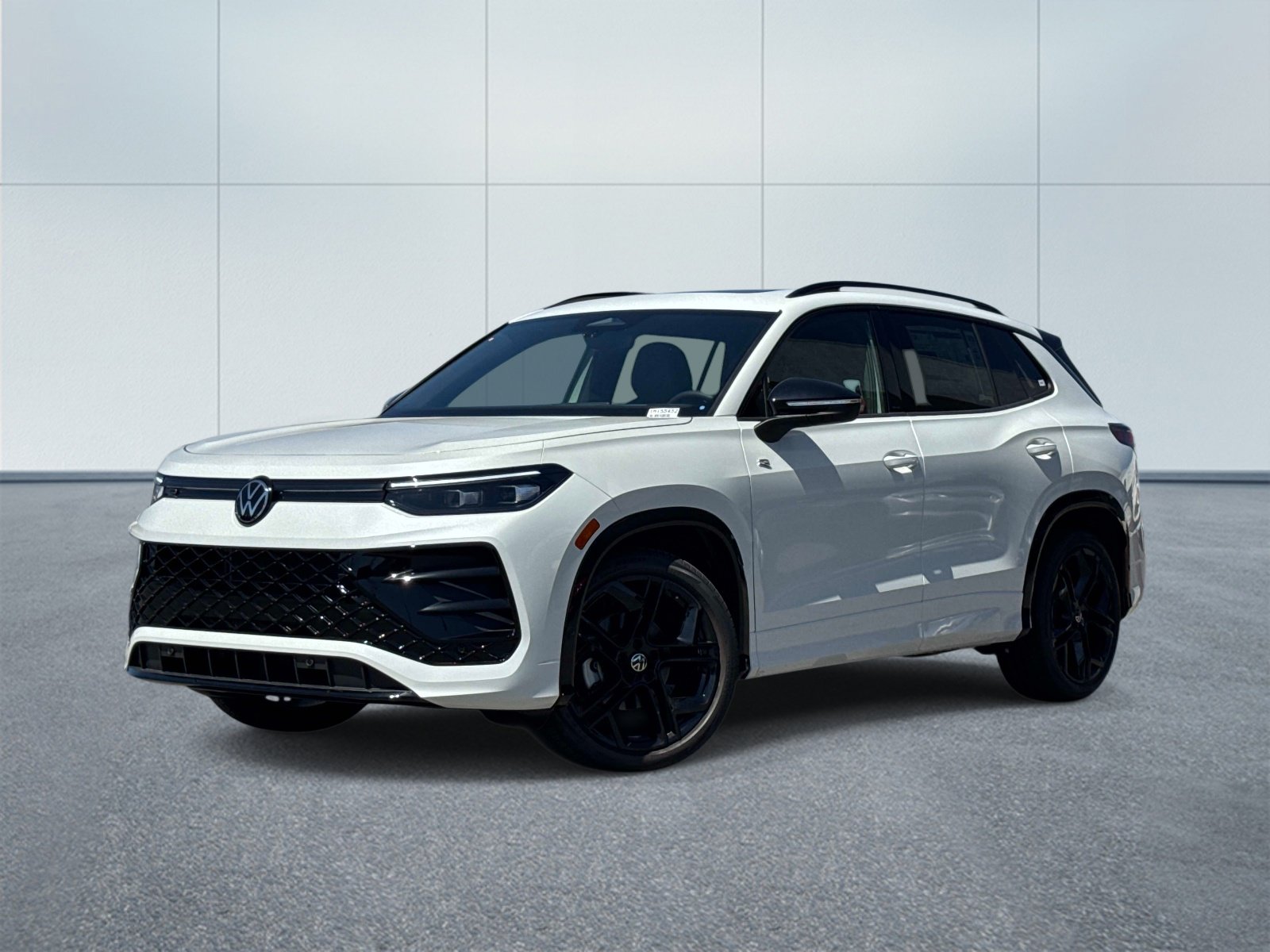 New 2026 Volkswagen Tiguan SE R-Line FWD image 1