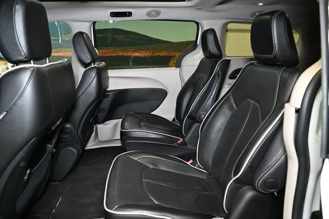 Used 2023 Chrysler Pacifica Limited FWD image 52