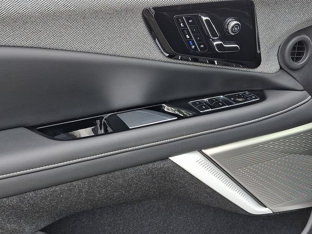 Certified 2025 Cadillac Optiq Luxury 2 w/ LPO, Floor Liner Package AWD/4WD image 11