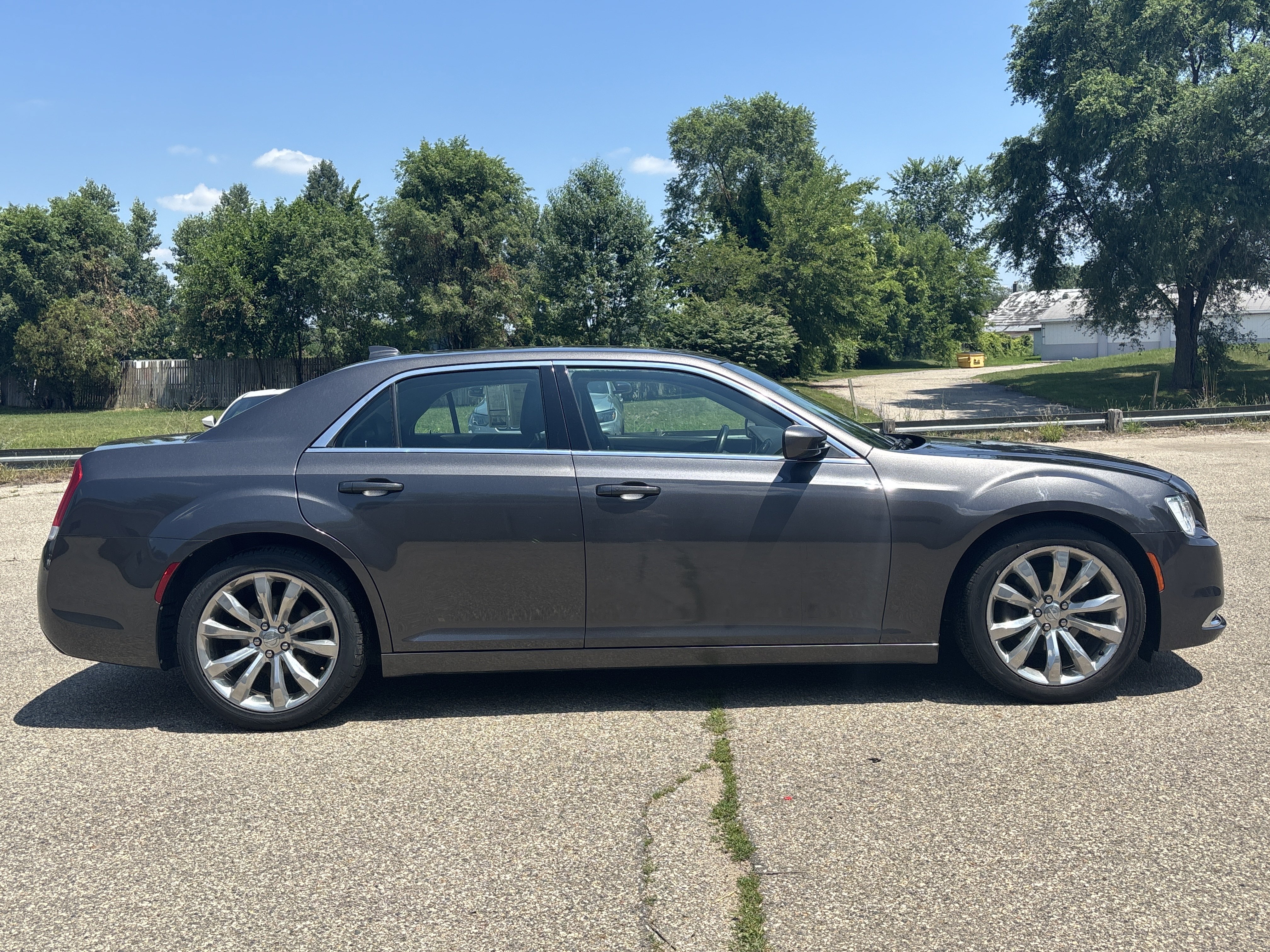 Used 2020 Chrysler 300 Touring L w/ Value Package RWD image 2