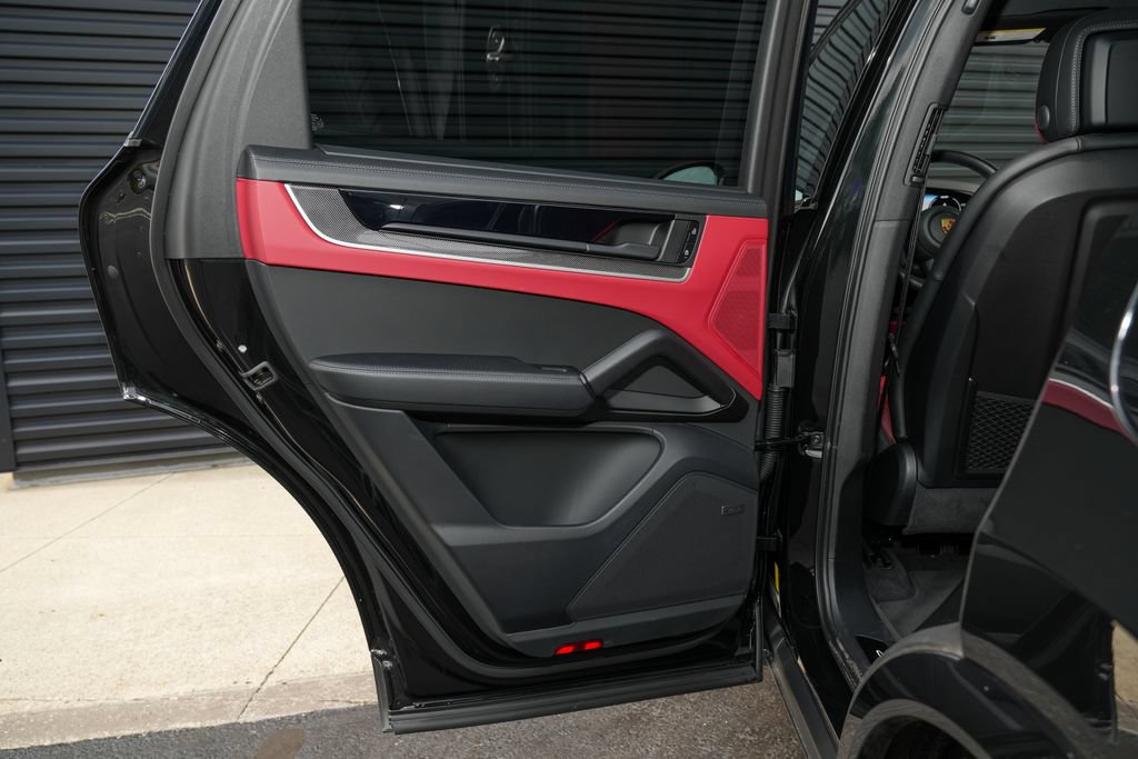 Certified 2025 Porsche Cayenne E-Hybrid AWD/4WD image 33