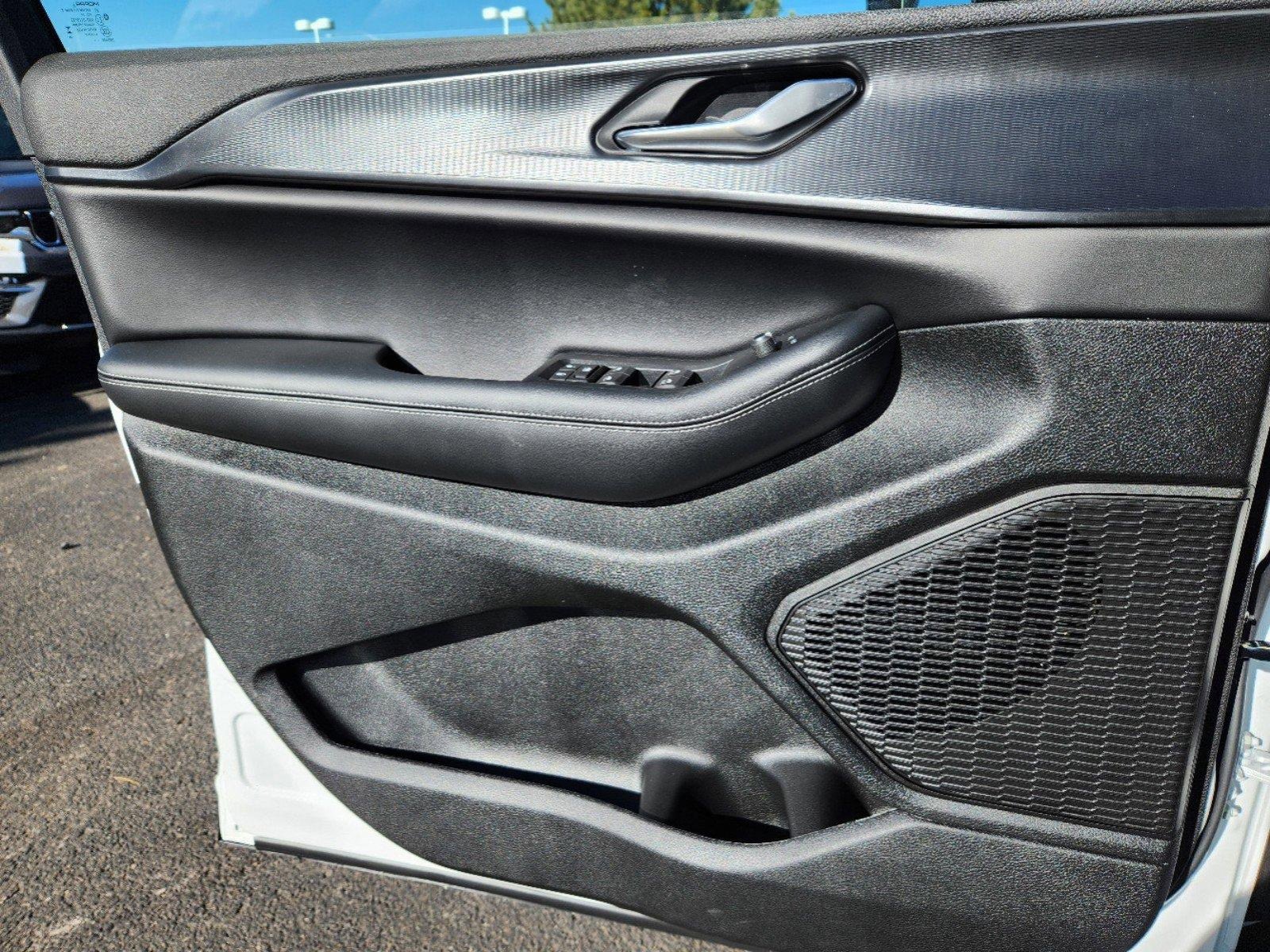 New 2025 Jeep Grand Cherokee Altitude image 10