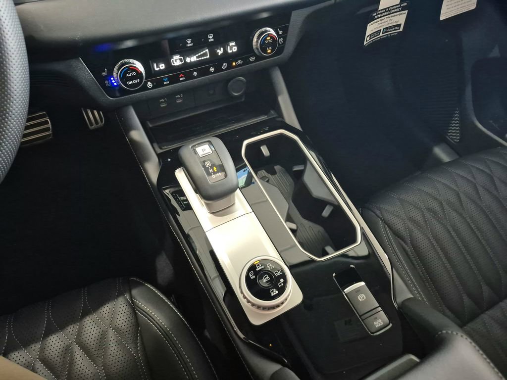 New 2026 Mitsubishi Outlander SEL image 13