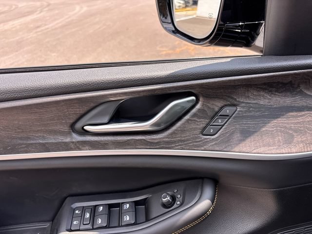 New 2026 Jeep Grand Cherokee L Limited AWD/4WD image 17