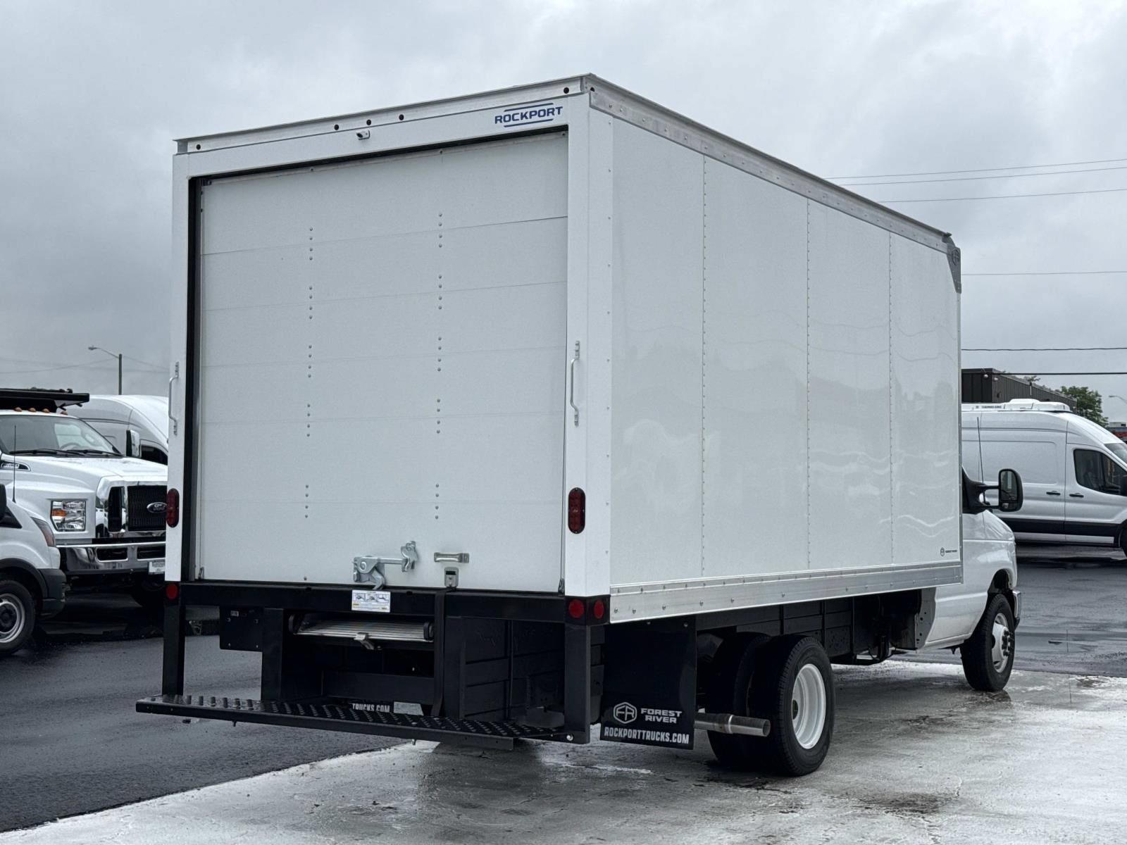 New 2027 Ford E-350 and Econoline 350 Super Duty w/ Power Equipment Group RWD image 3