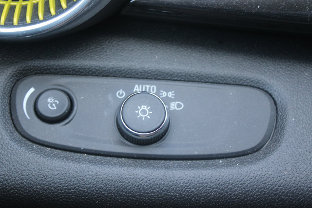 Used 2025 Chevrolet Trax ACTIV w/ Driver Confidence Package FWD image 26