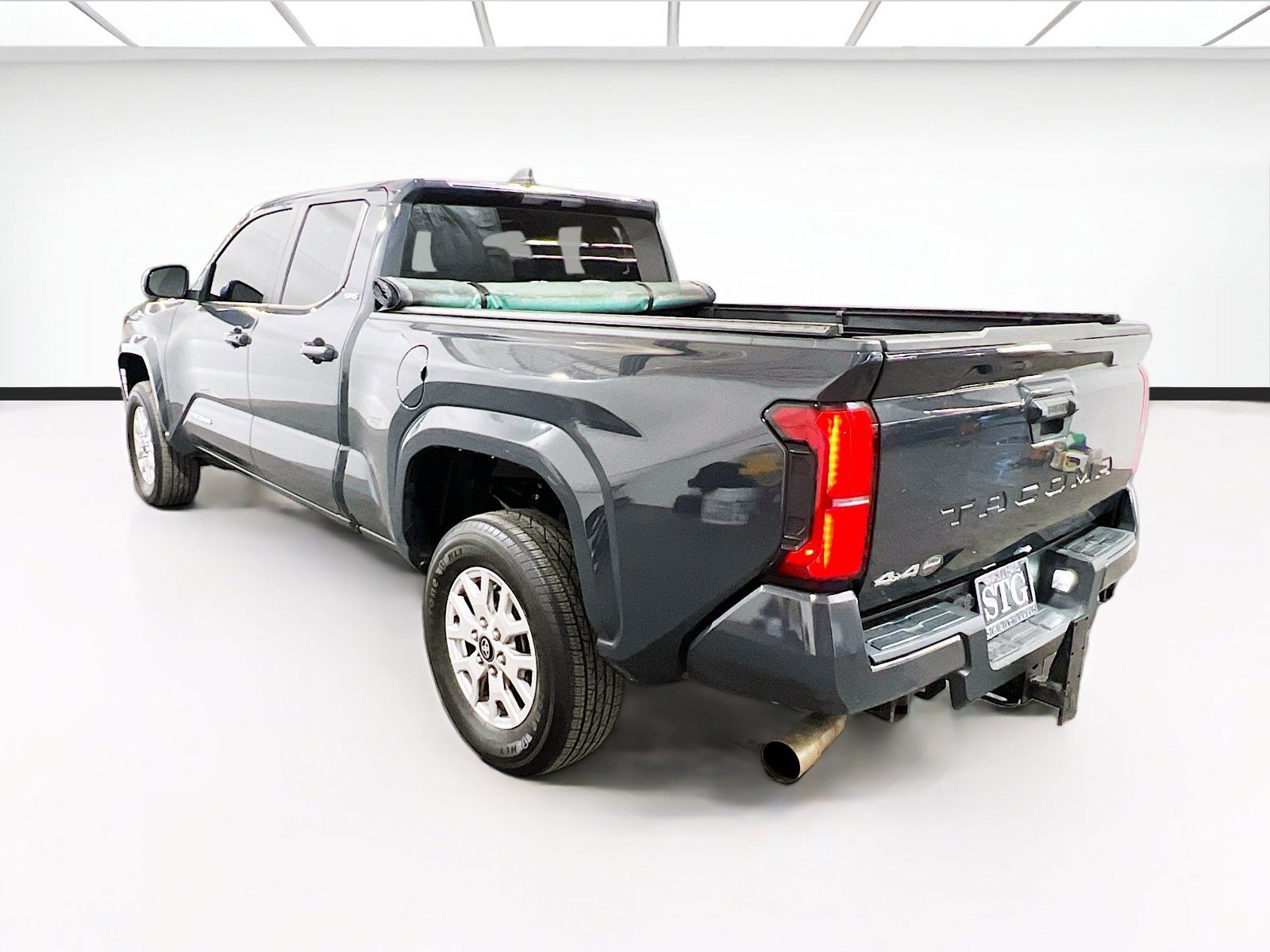 Used 2024 Toyota Tacoma SR5 AWD/4WD image 6