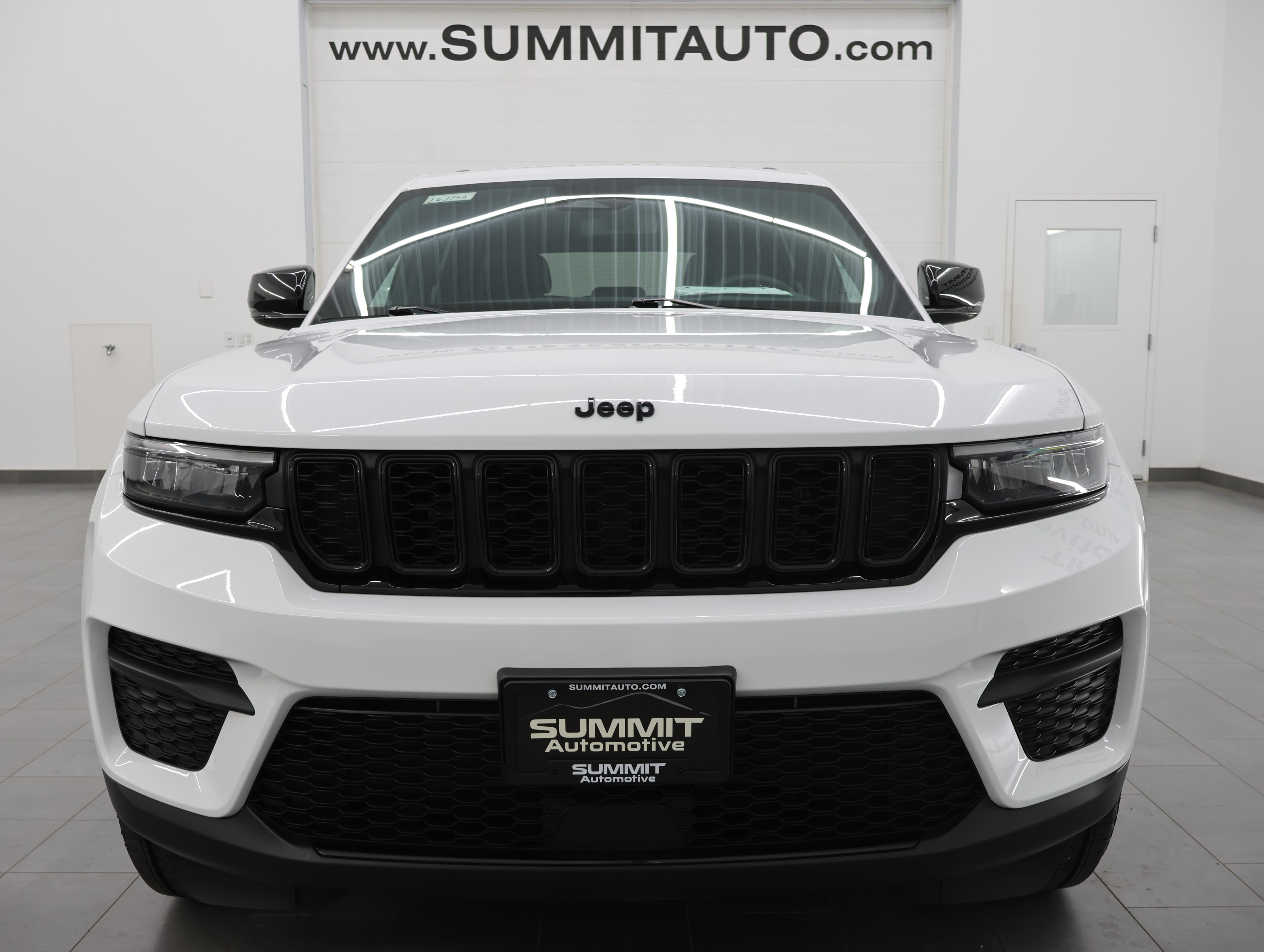 Used 2023 Jeep Grand Cherokee Altitude AWD/4WD image 21