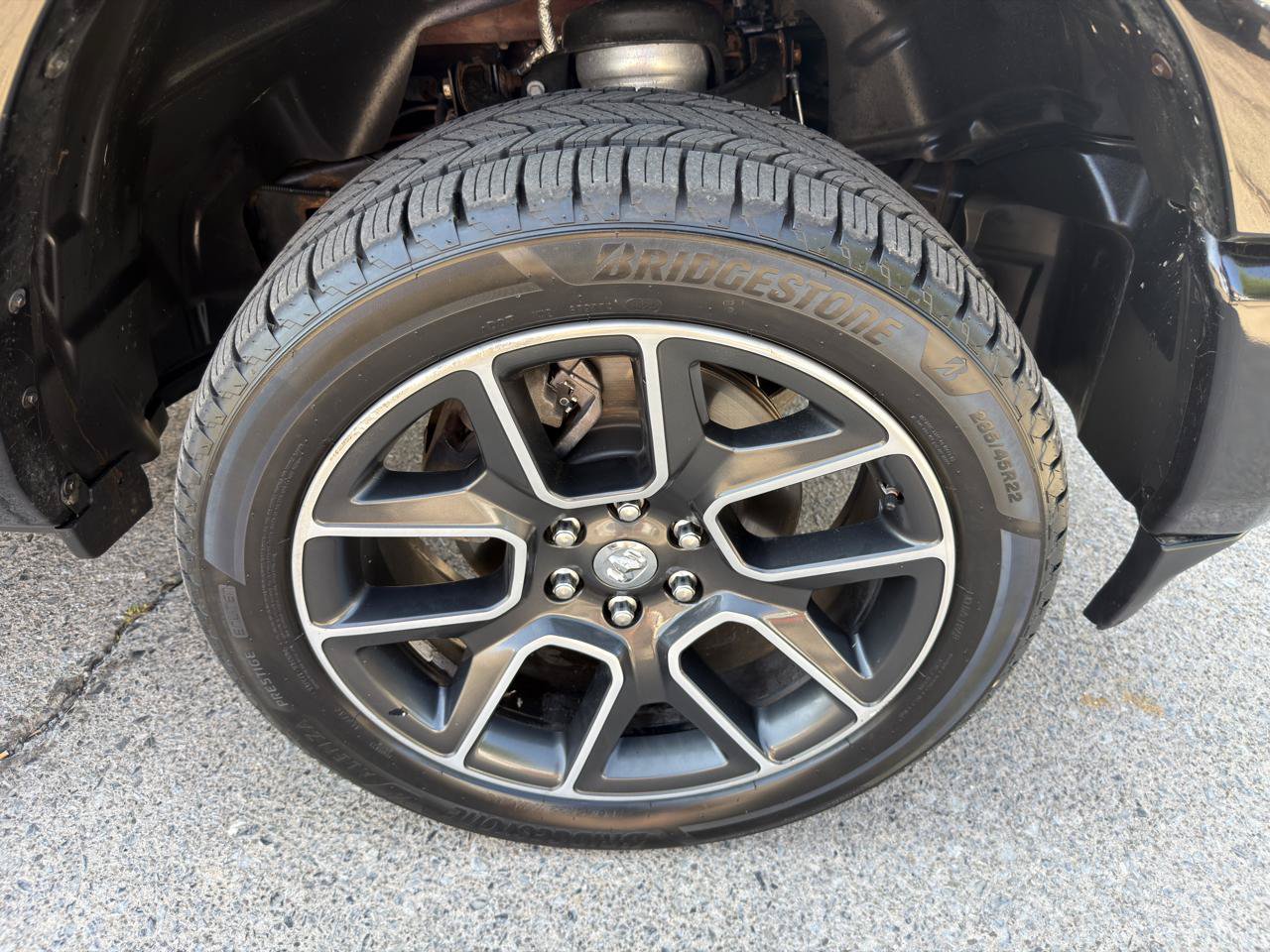 Used 2019 RAM 1500 Laramie AWD/4WD image 10