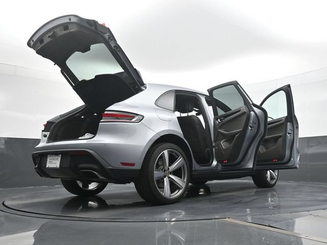 Certified 2025 Porsche Macan AWD/4WD image 27
