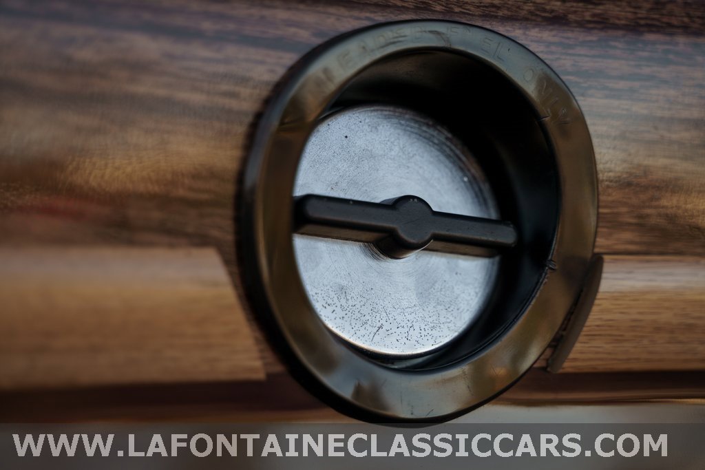 Used 1991 Jeep Grand Wagoneer Base image 27