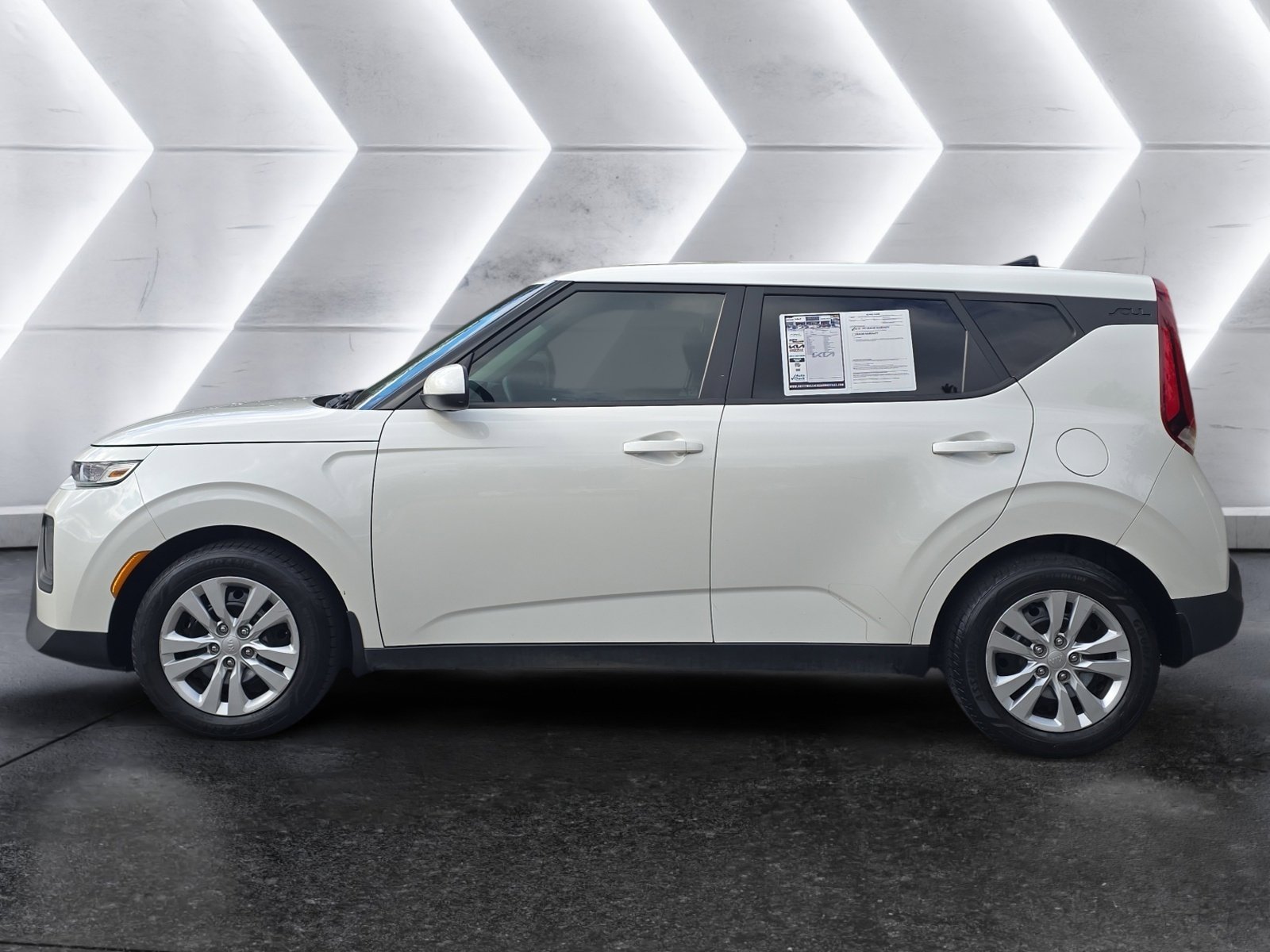 Used 2021 Kia Soul LX image 2