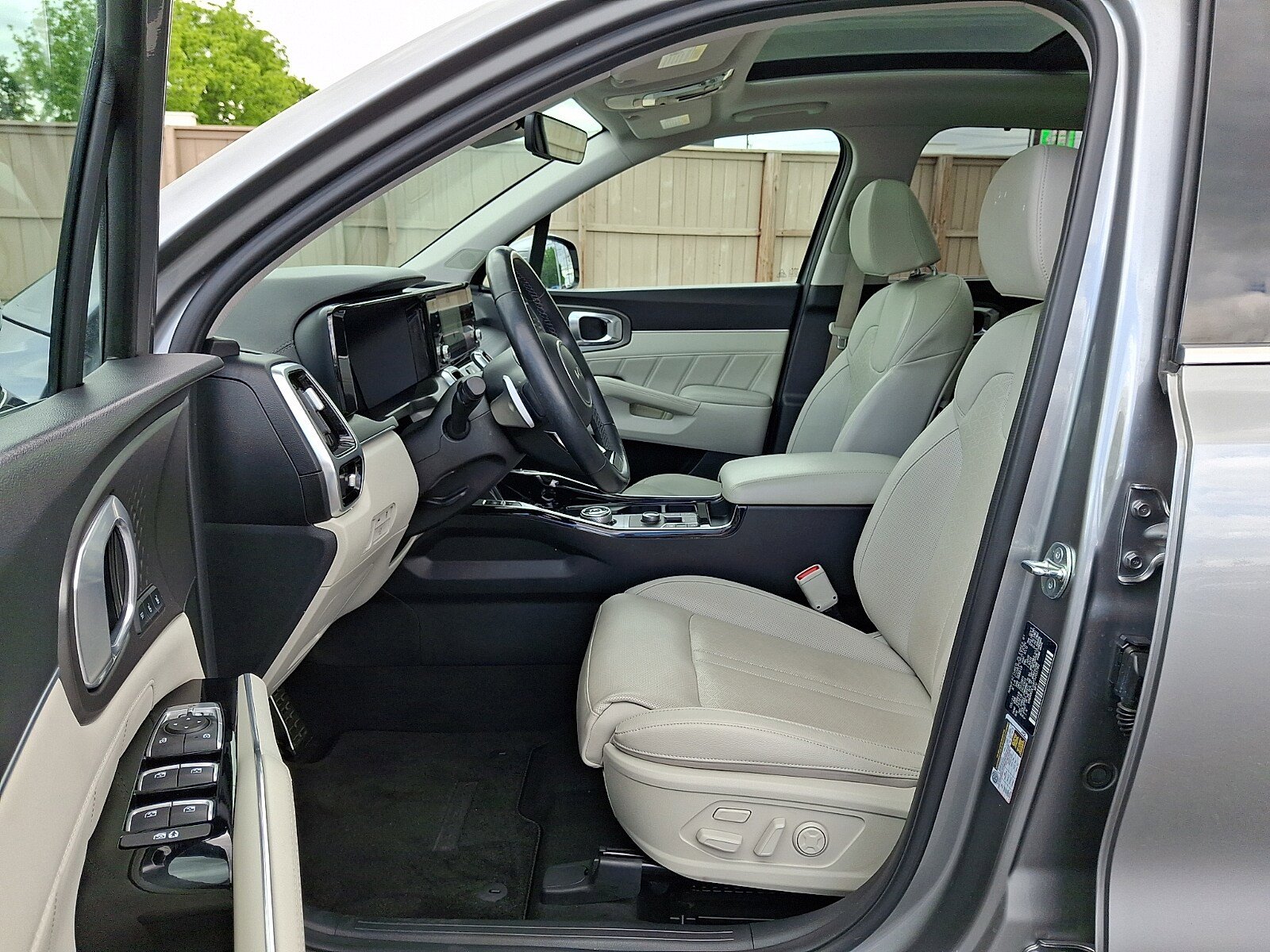 Used 2023 Kia Sorento SX Prestige w/ Panoramic Sunroof Package AWD/4WD image 18