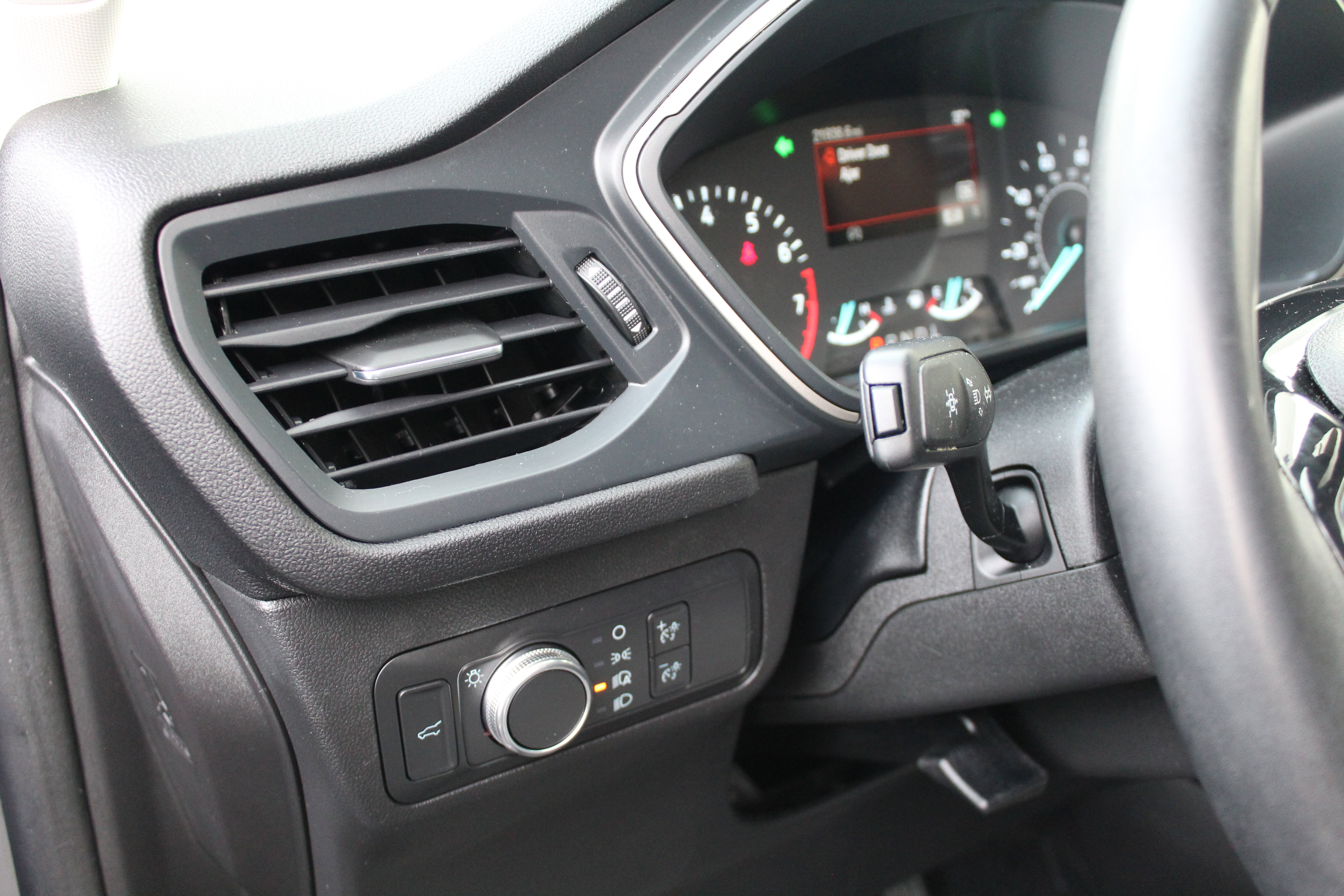 Used 2022 Ford Escape SE w/ Convenience Package image 9