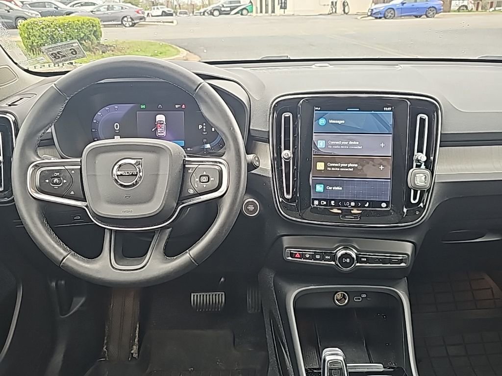 Certified 2023 Volvo XC40 B5 Plus w/ Protection Package Premier image 2