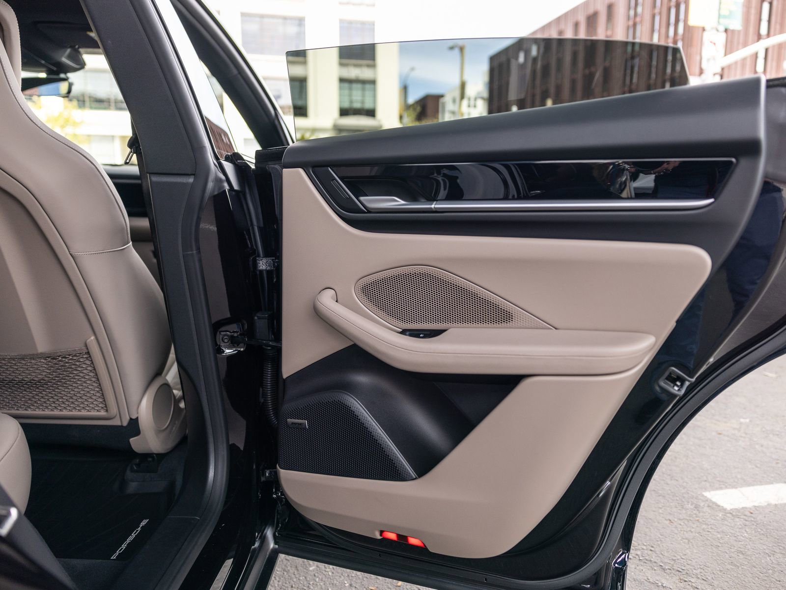 Certified 2025 Porsche Macan Electric image 41