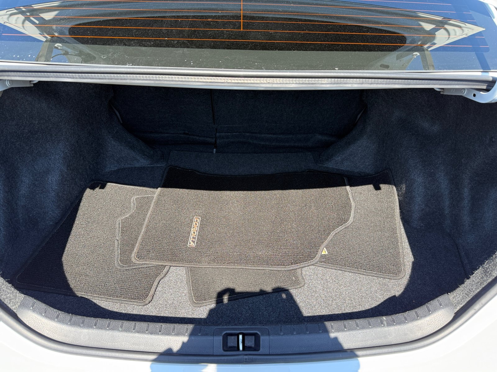 Used 2017 Toyota Corolla LE w/ Carpet Mat Package (TMS) FWD image 17