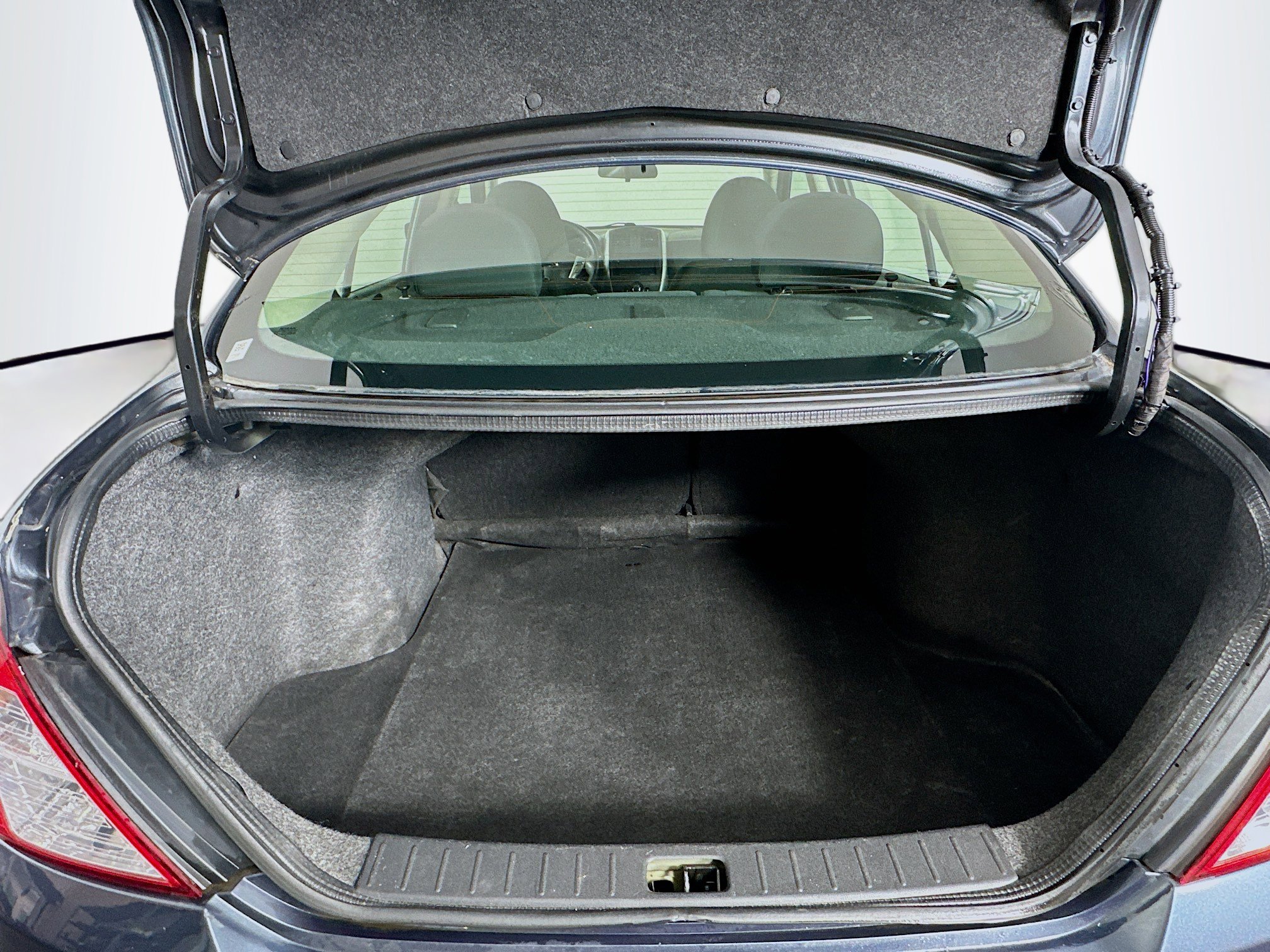 Used 2017 Nissan Versa SV image 26