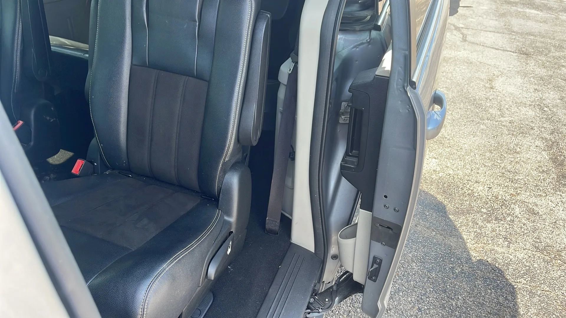 Used 2020 Dodge Grand Caravan SXT image 11