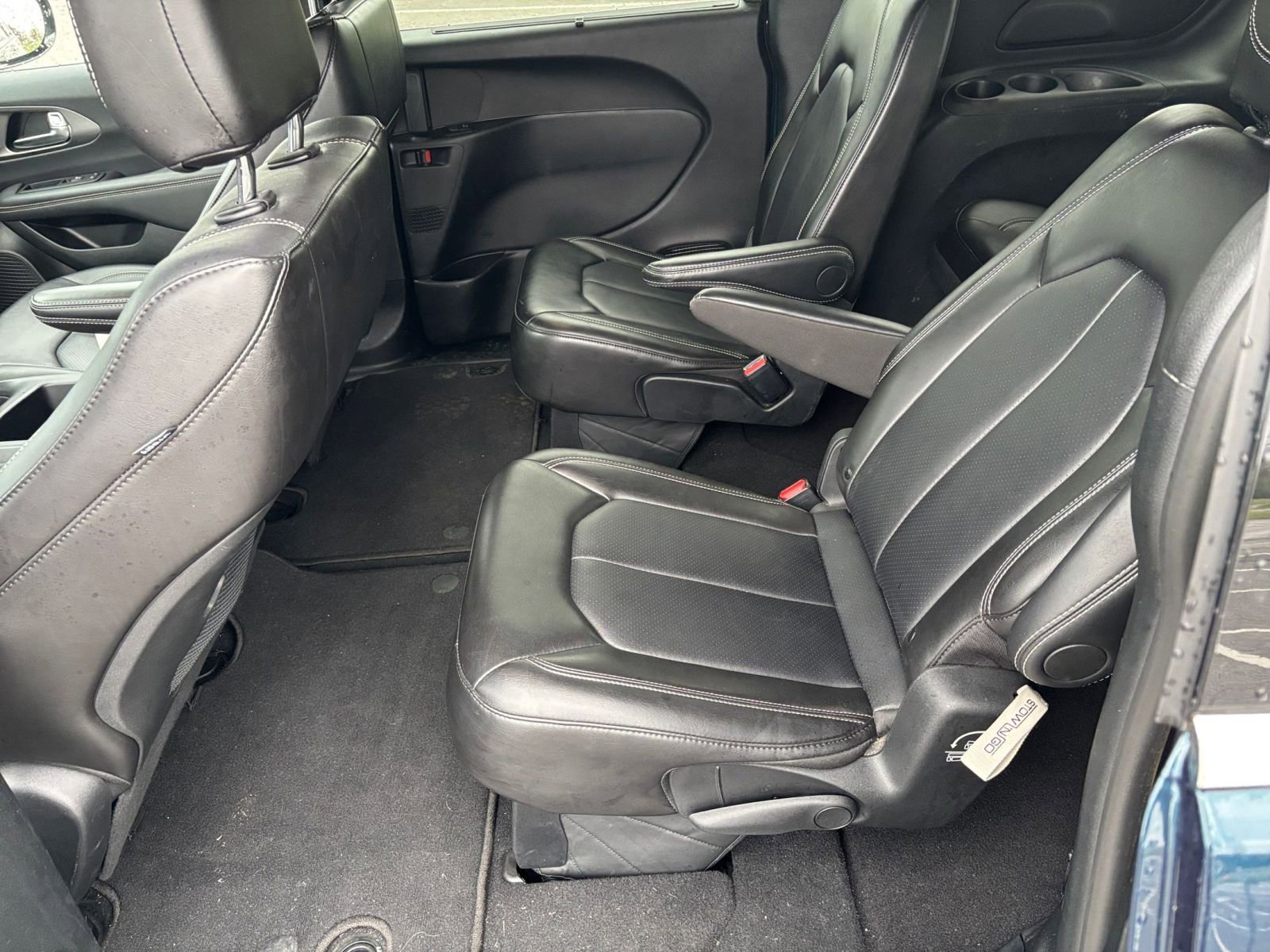 Used 2025 Chrysler Pacifica Select image 28