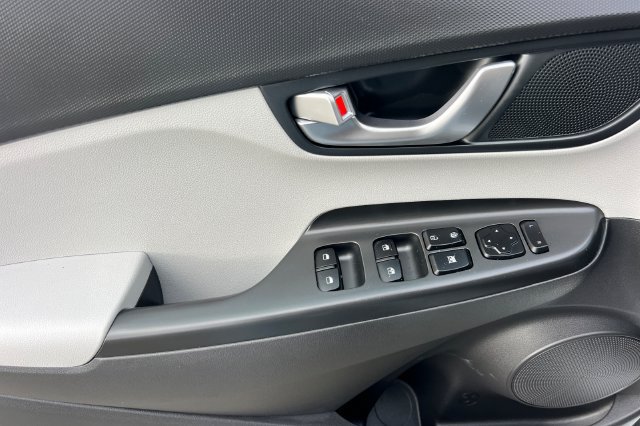 Used 2023 Hyundai Kona SE w/ Cargo Package FWD image 13
