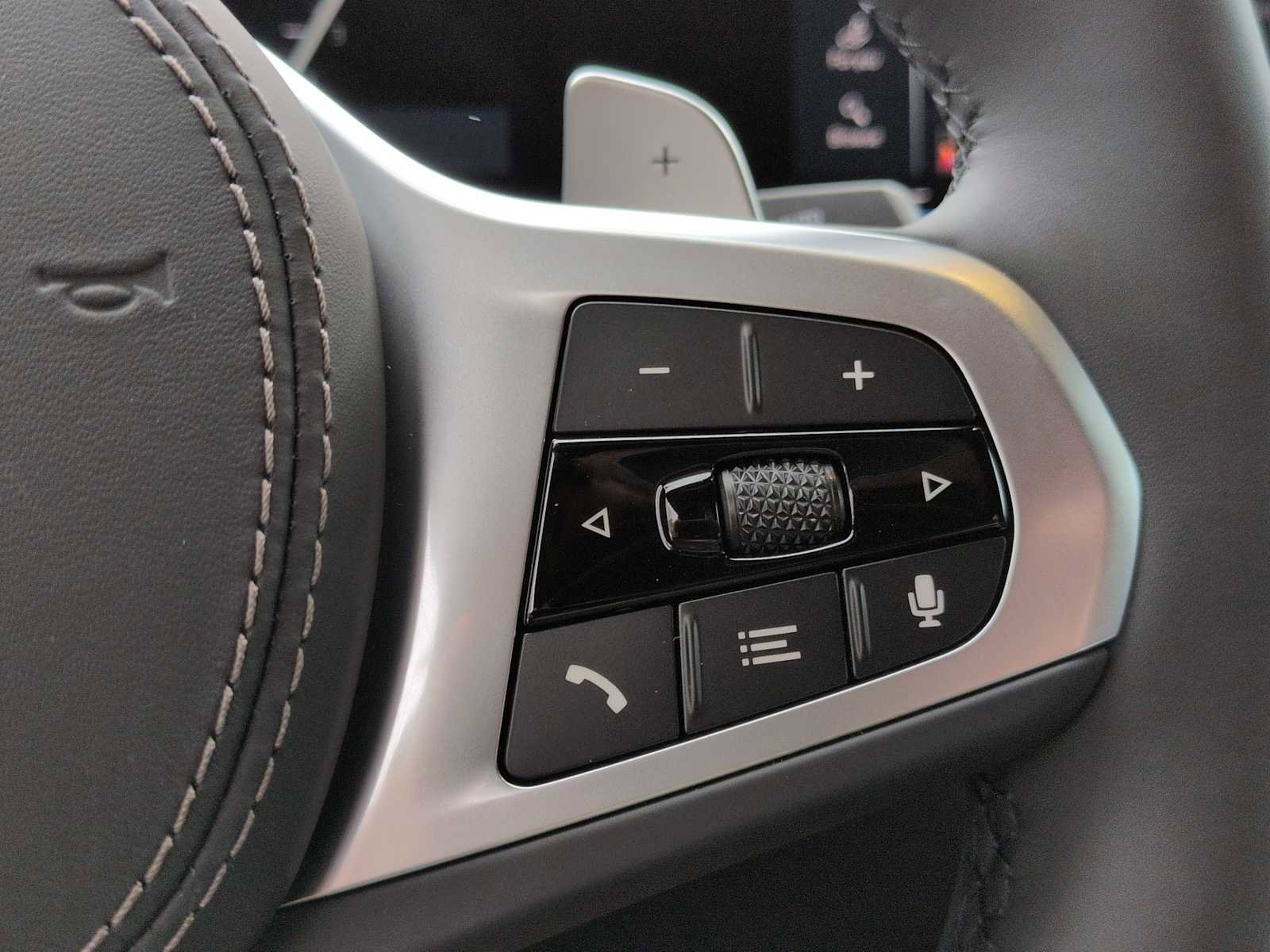 New 2026 BMW X6 xDrive40i w/ Climate Comfort Package image 27