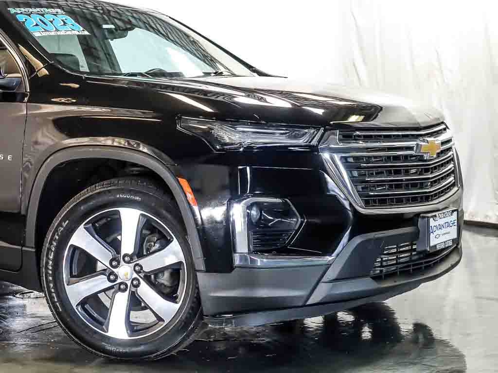Used 2023 Chevrolet Traverse LT w/ LT Premium Package AWD/4WD image 3