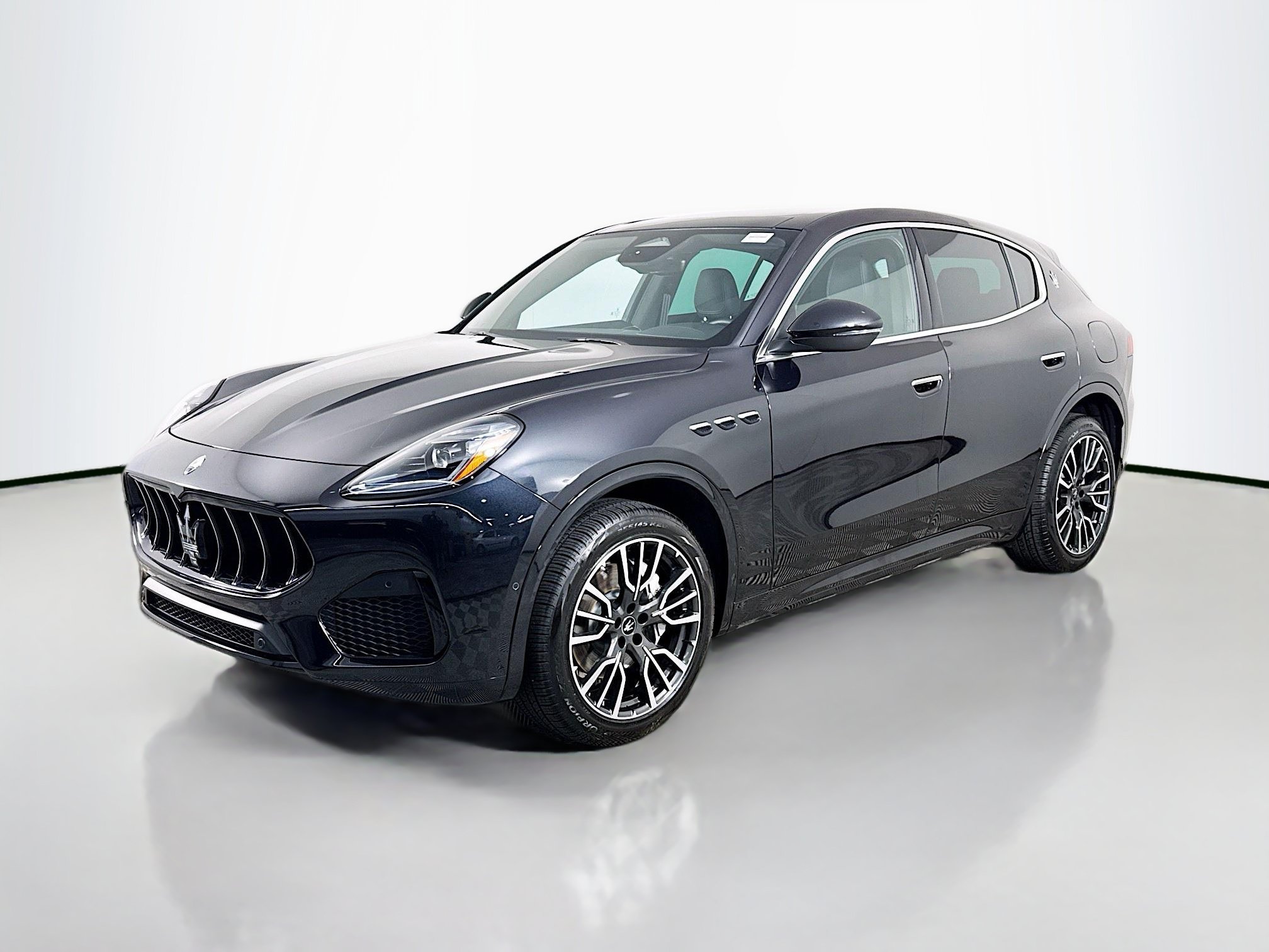 Used 2025 Maserati Grecale GT AWD/4WD image 4