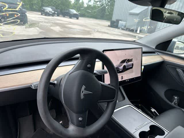 Used 2024 Tesla Model Y Long Range AWD/4WD image 3