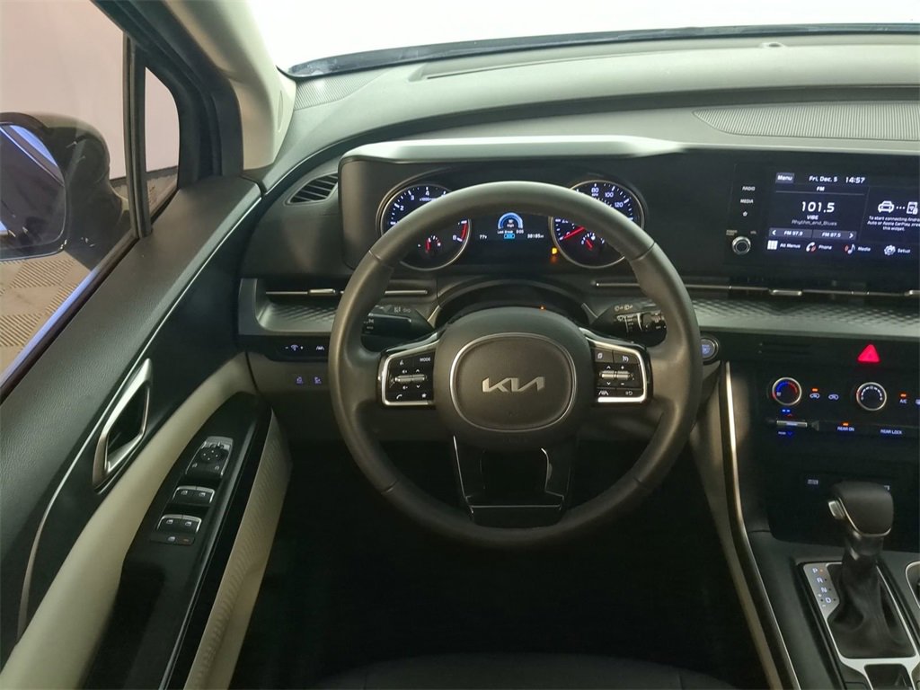 Used 2024 Kia Carnival LX image 19