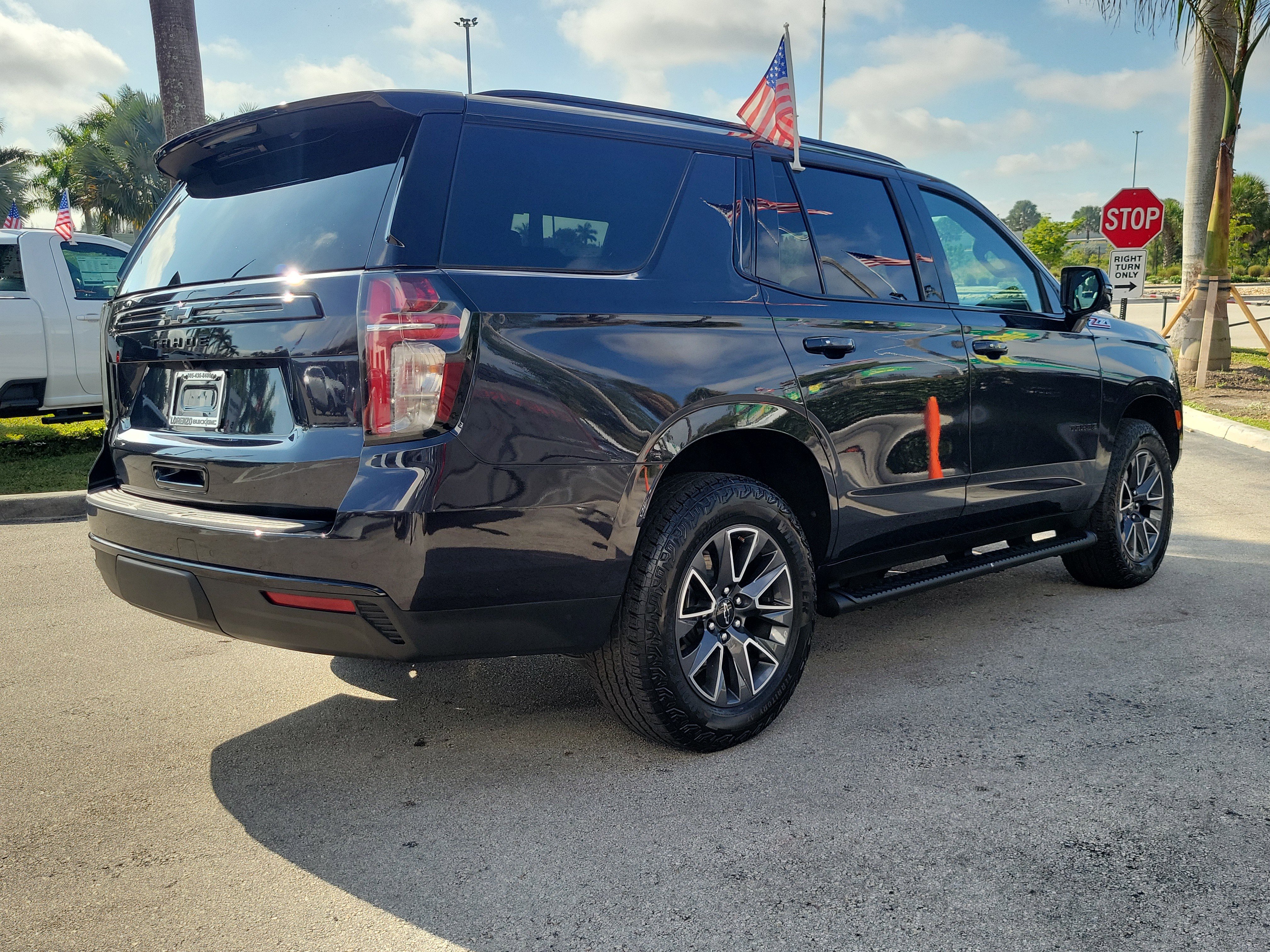 Used 2024 Chevrolet Tahoe Z71 w/ Luxury Package AWD/4WD image 5