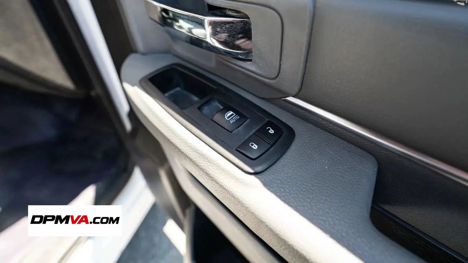 Used 2019 RAM 1500 Classic SLT w/ Protection Group AWD/4WD image 18