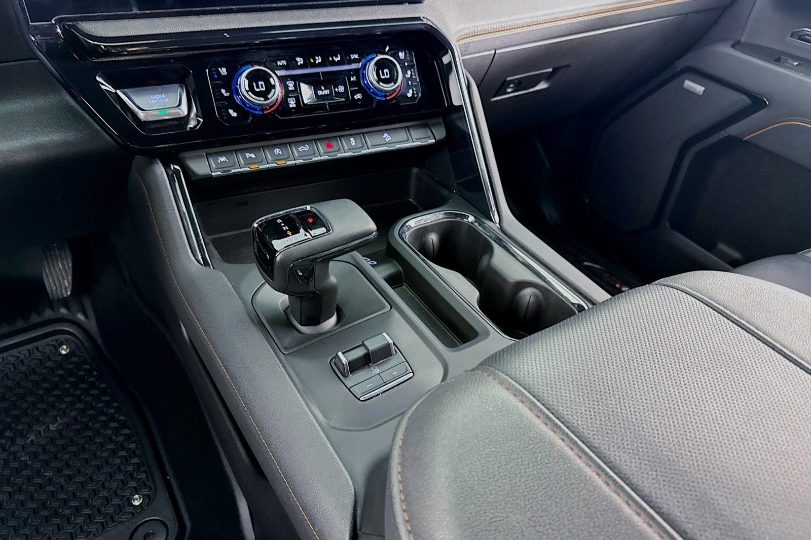 Used 2025 GMC Sierra 1500 AT4 image 6