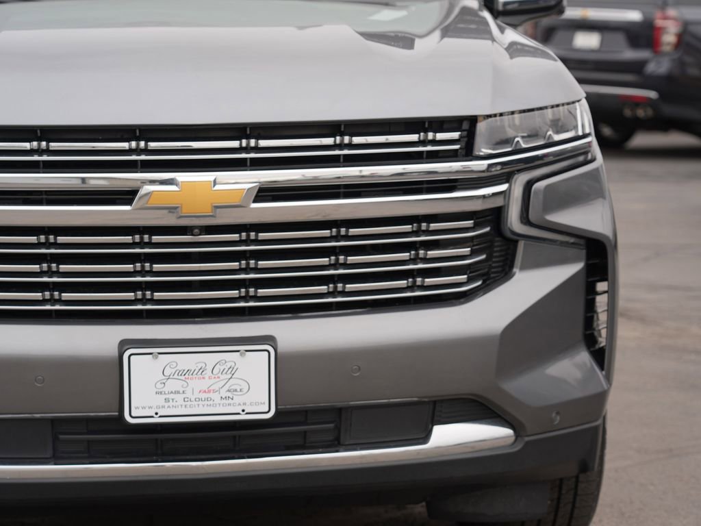 Used 2021 Chevrolet Suburban Premier w/ Premium Package image 9