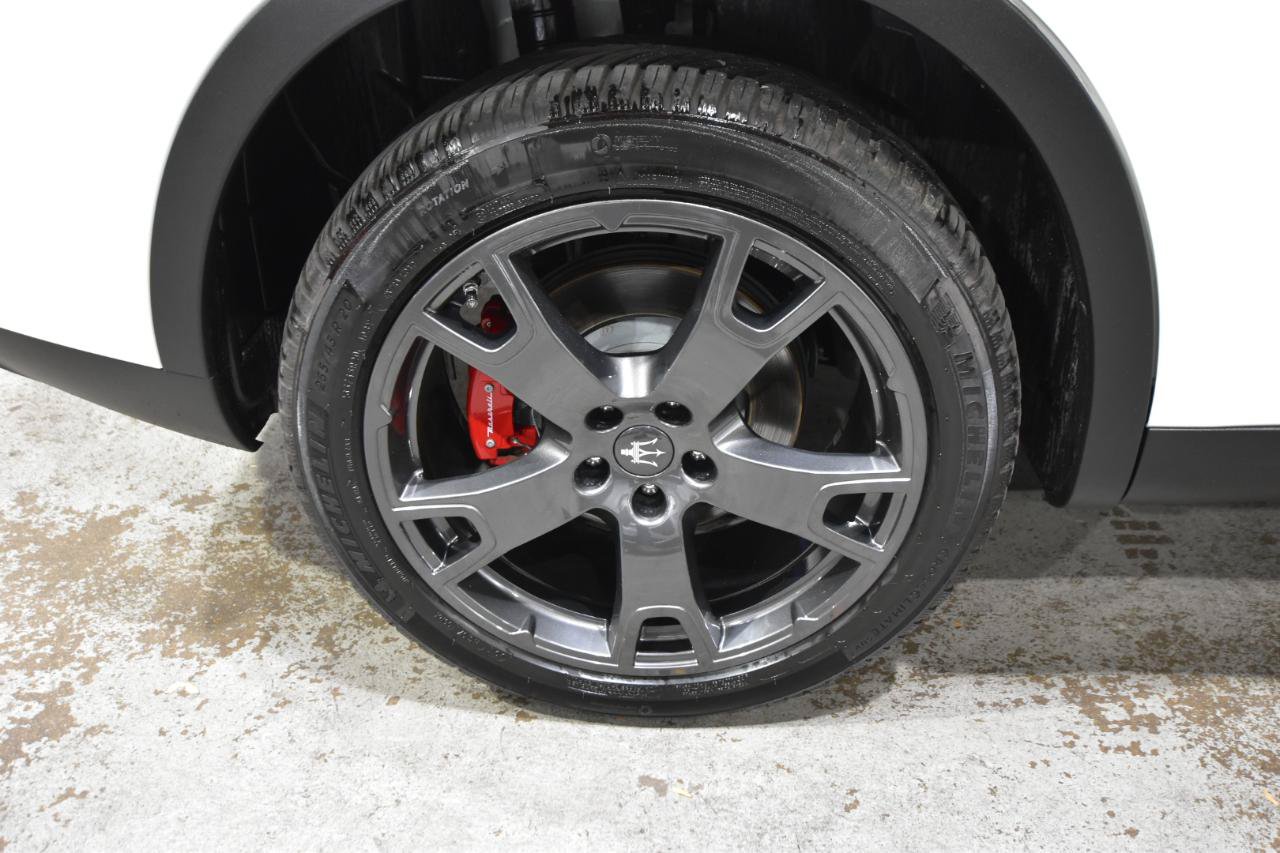 Used 2018 Maserati Levante AWD/4WD image 61