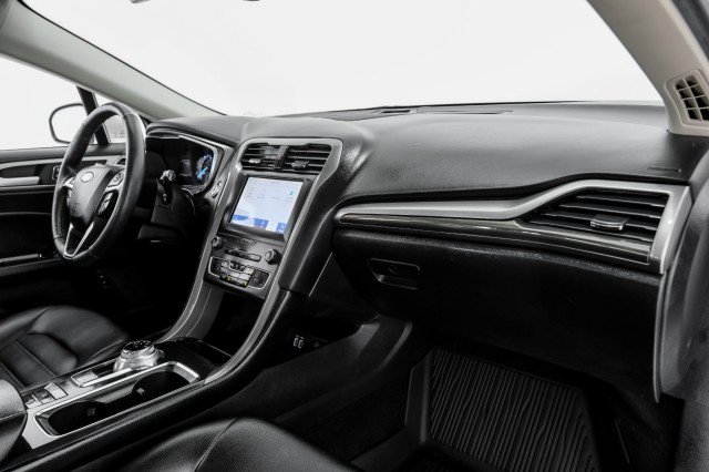 Used 2020 Ford Fusion SEL FWD image 10