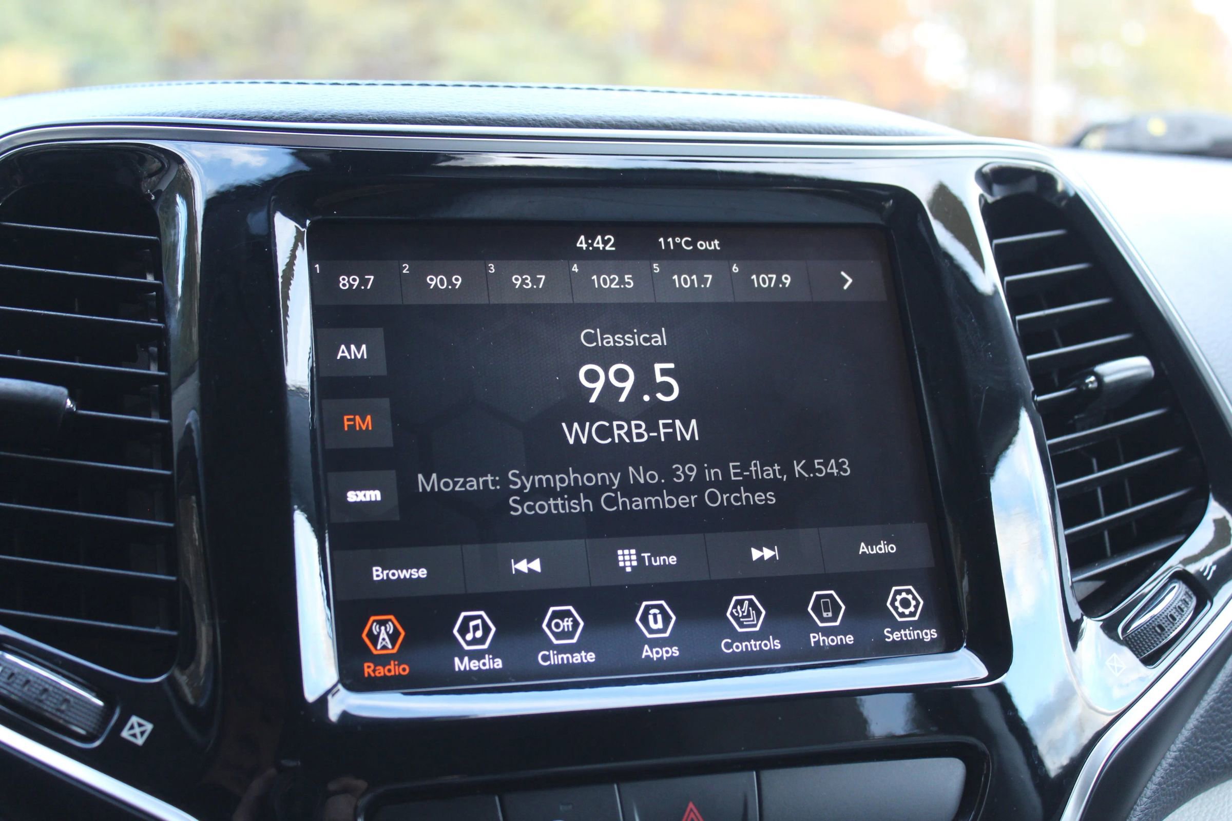 Used 2019 Jeep Cherokee Limited image 32