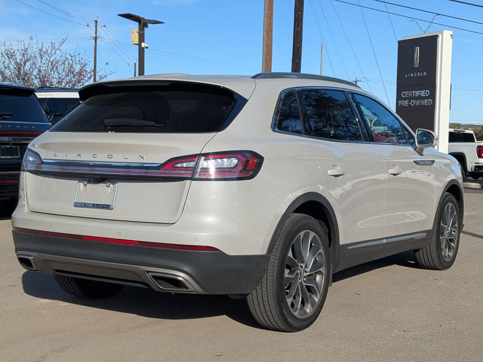 Used 2023 Lincoln Nautilus Reserve w/ Luxury Package image 3