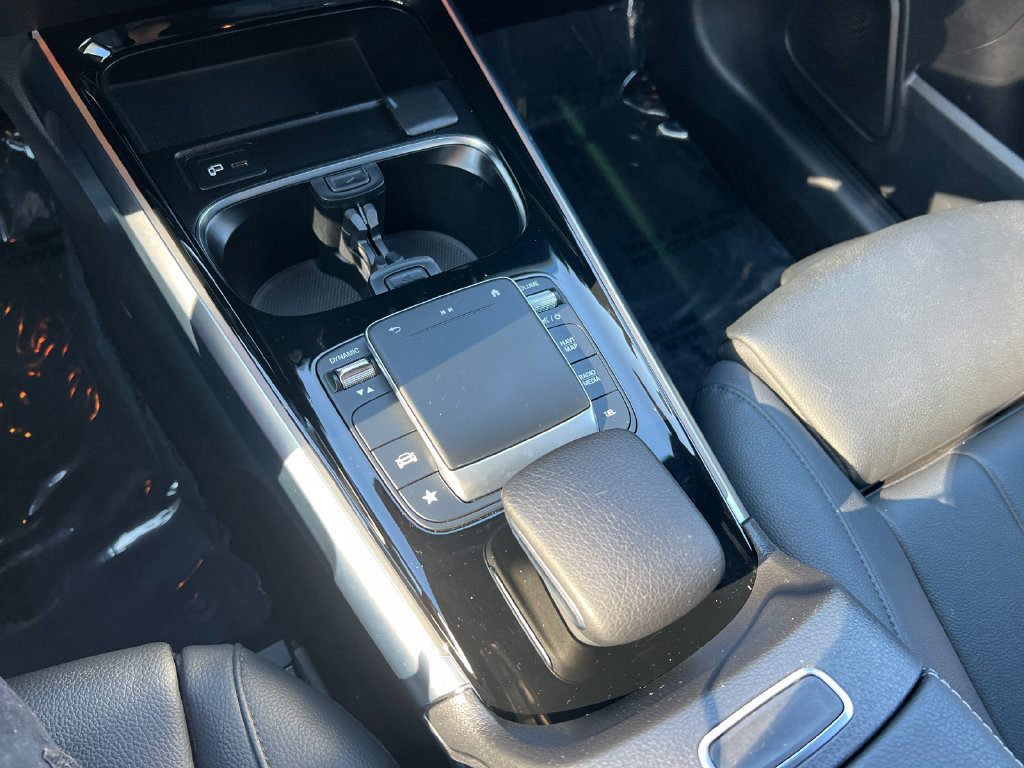 Used 2023 Mercedes-Benz GLB 250 w/ Premium Package image 27