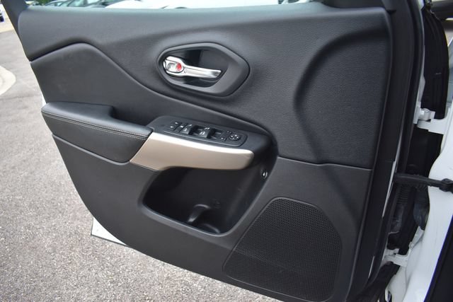 Used 2018 Jeep Cherokee Limited w/ High Altitude Package FWD image 32