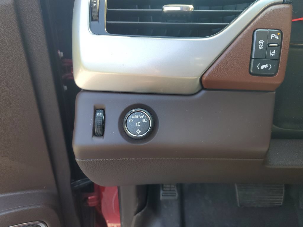 Used 2015 Chevrolet Suburban LTZ RWD image 31