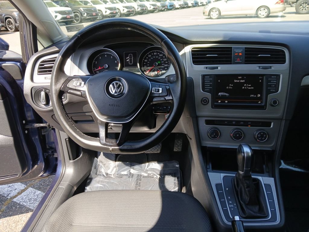 Used 2016 Volkswagen Golf S image 23