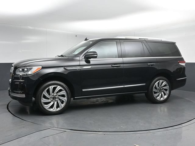 Certified 2023 Lincoln Navigator Reserve AWD/4WD image 4