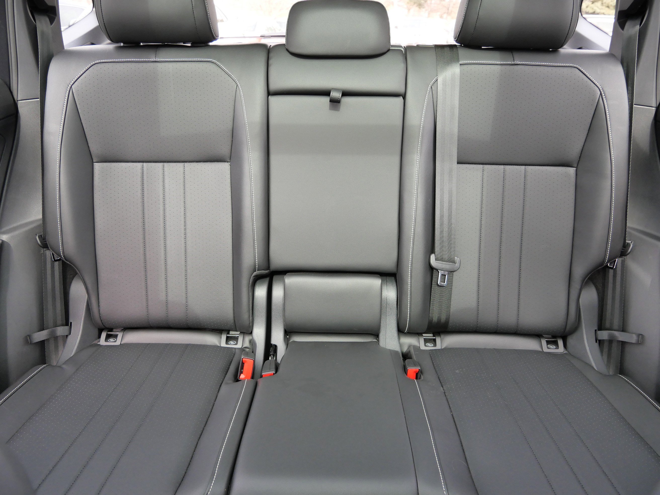 Certified 2024 Volkswagen Tiguan SE R-Line image 13