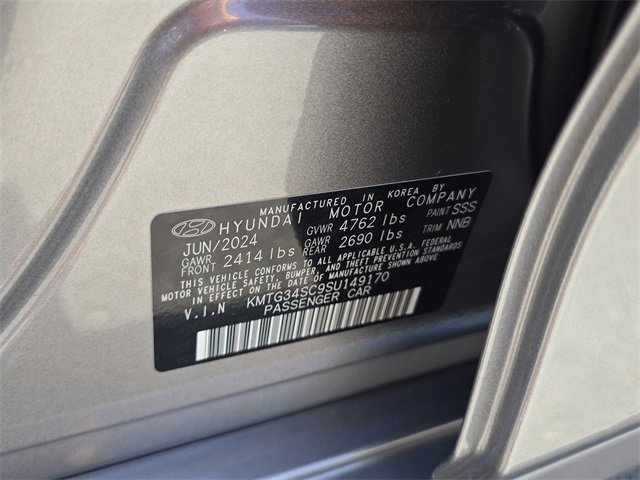 Used 2025 Genesis G70 2.5T image 33