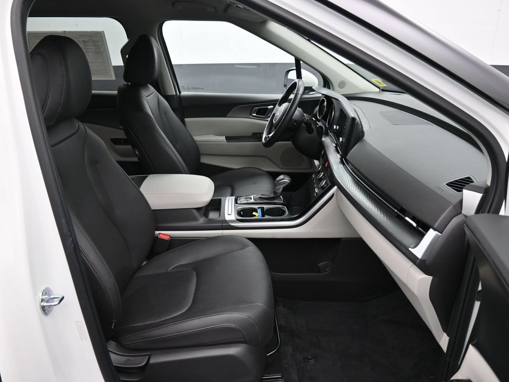 Certified 2024 Kia Carnival LX FWD image 24