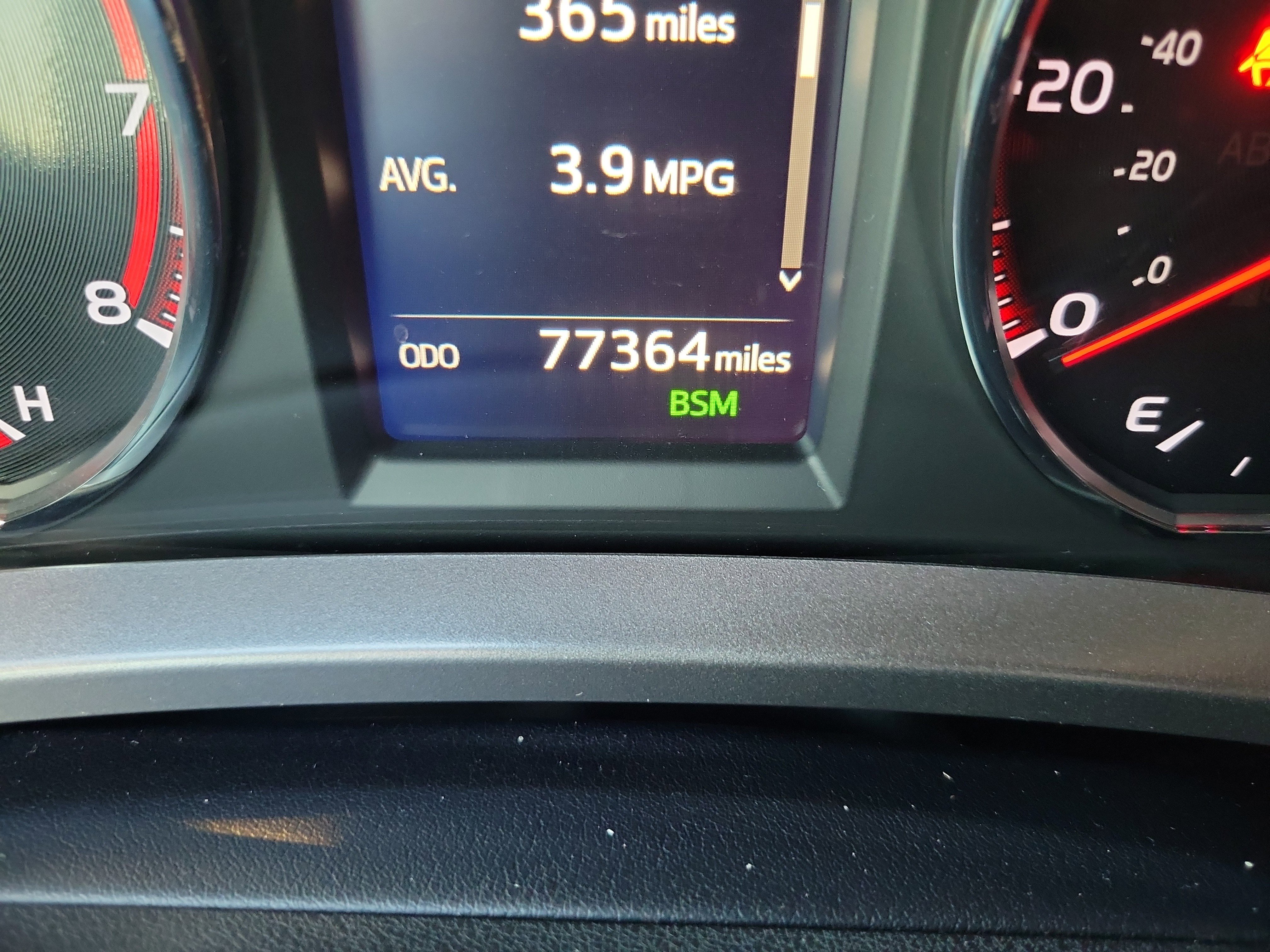 Used 2018 Toyota RAV4 SE image 19